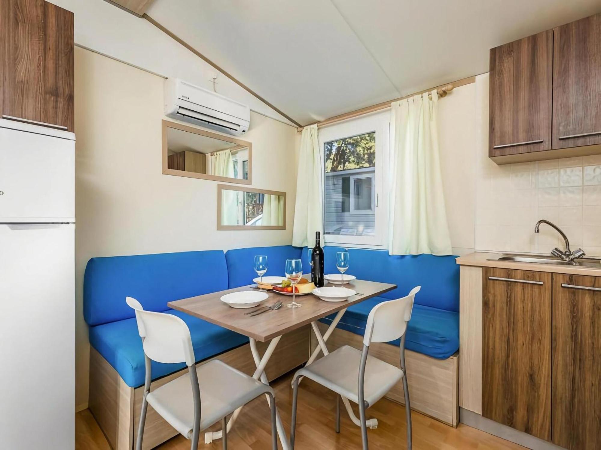 Mobile Homes Mediteran In Caravan Park Strasko, Novalja Extérieur photo